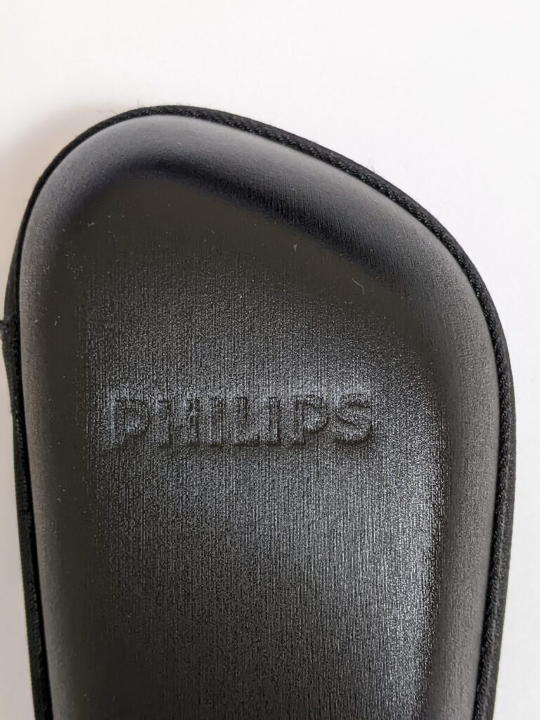 Image of the travel case for the Philips S6680.  No markings on the case other than some branding by Philips.  Very clean look.