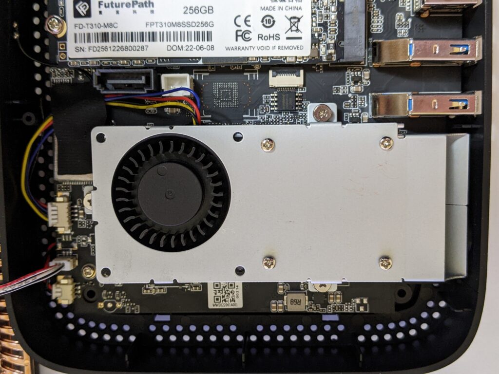 Image of the internals of the Kamrui AK1 Pro Mini PC with special emphasis on the blower style fan.