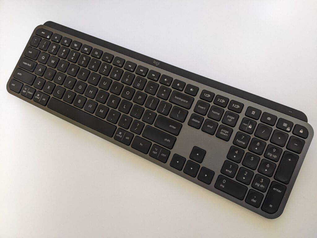 Main image of MX Keys keyboard entire layout