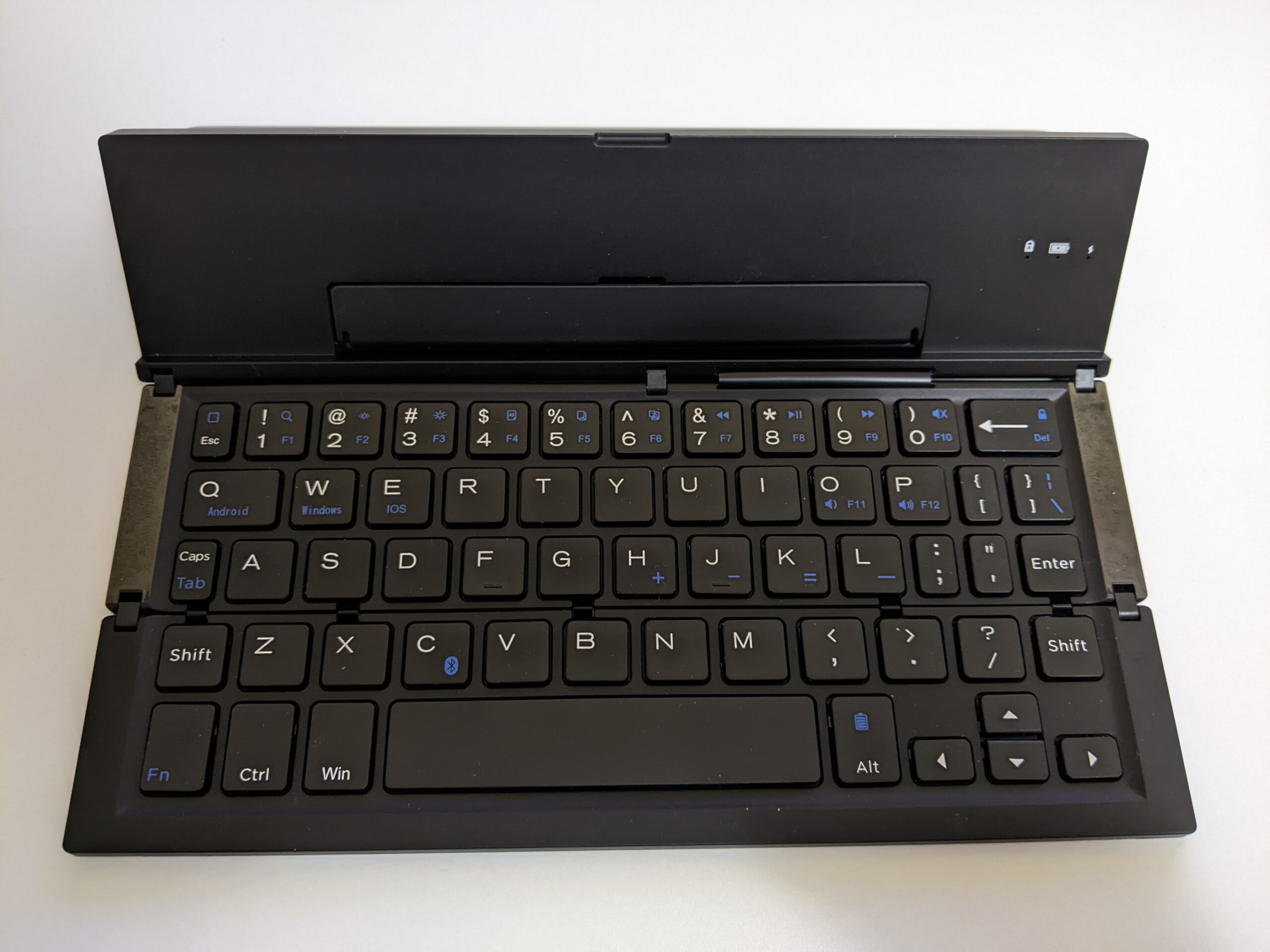 Geyes Foldable Mini BT keyboard pic